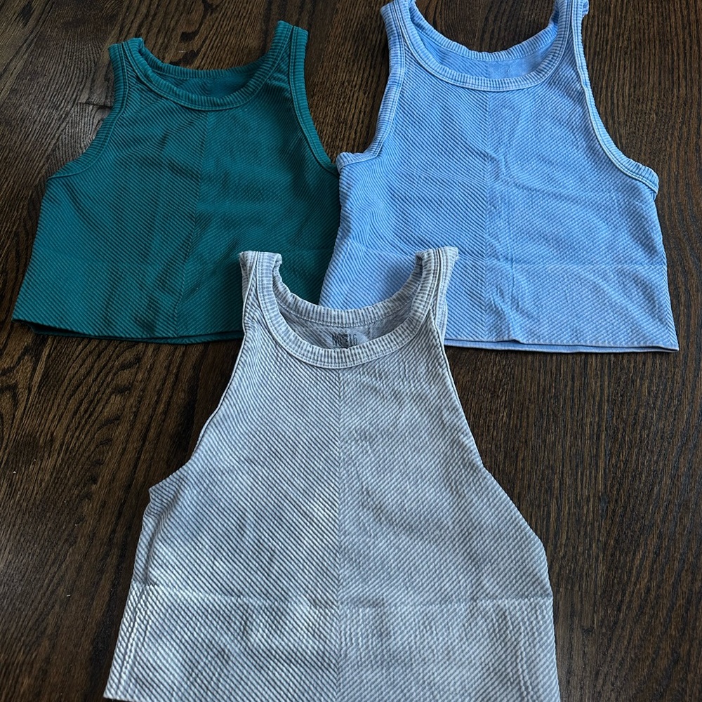 Seamless Crop Tops (can be bought separate)